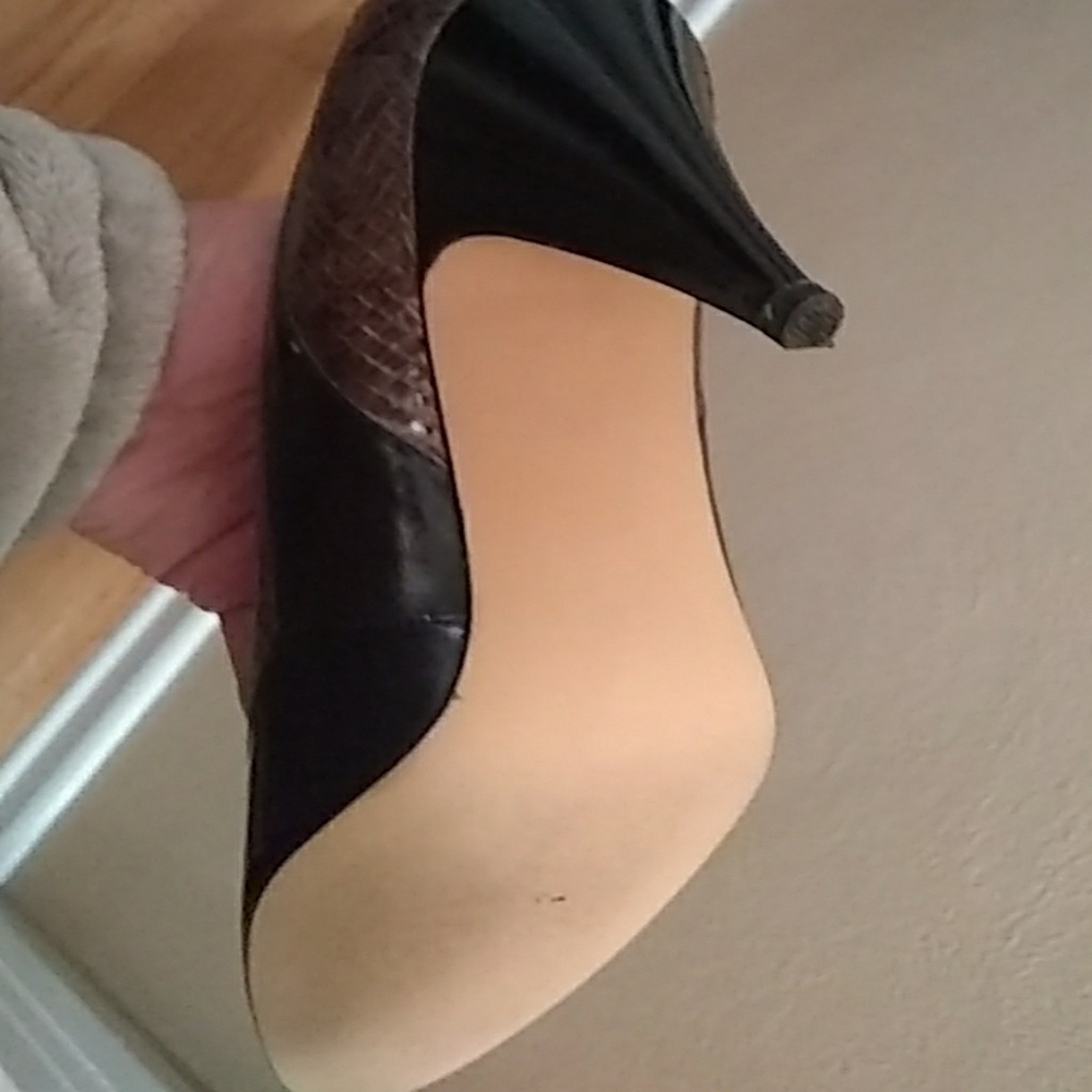 Shoes - Picture 5 of 8